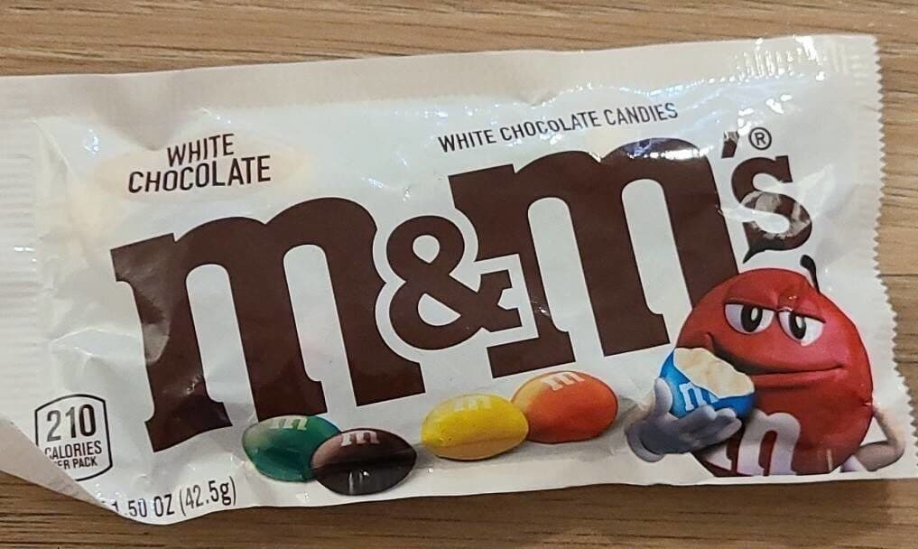M&M's White chocolate packshot