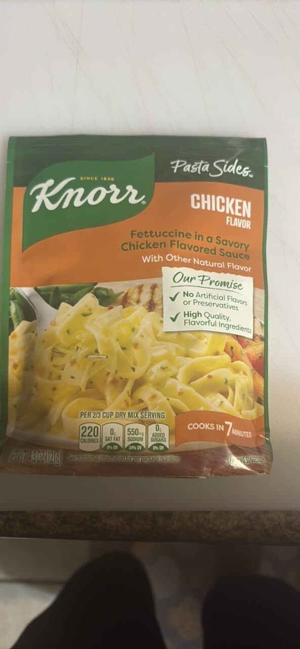 Knorr Fettuccine in a Savory Chicken Flavored Sauce packshot