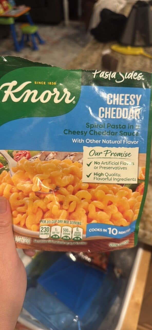 Knorr Cheesy Cheddar Spiral Pasta in Cheesy Cheddar Sauce packshot