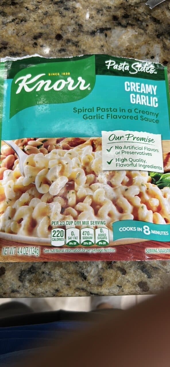 Knorr Spiral Pasta in a Creamy Garlic Flavored Sauce packshot