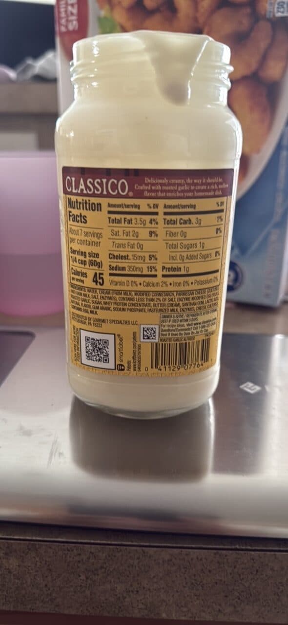 Classico Roasted Garlic Alfredo Pasta Sauce packshot