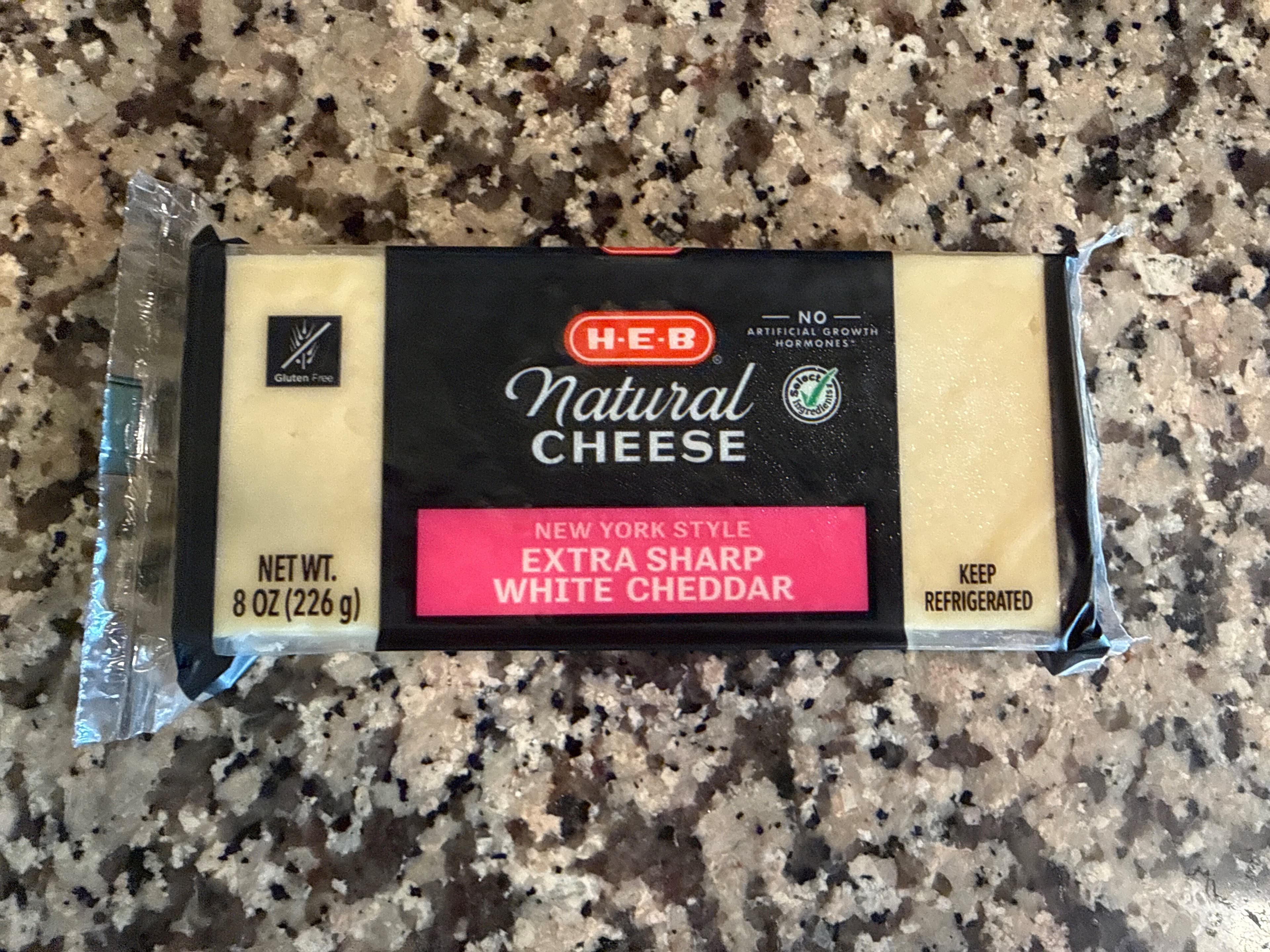 H-E-B New York Extra Sharp Cheddar packshot