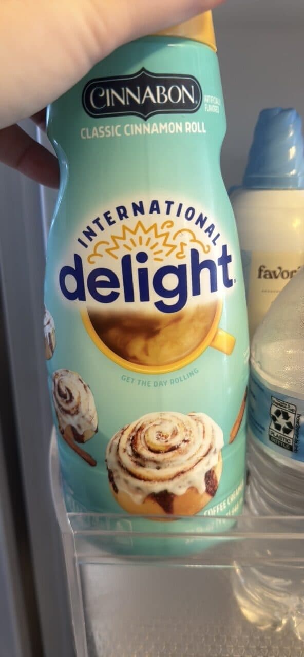 International Delight Classic Cinnamon Roll packshot