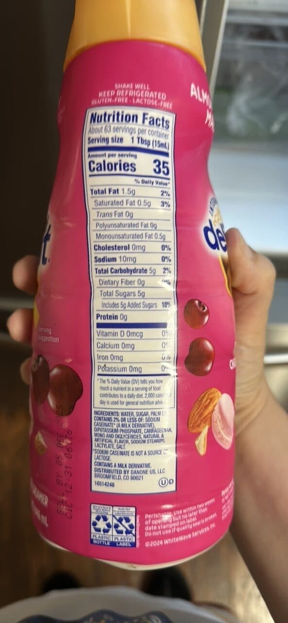 International Delight Almond Cherry Macaron packshot