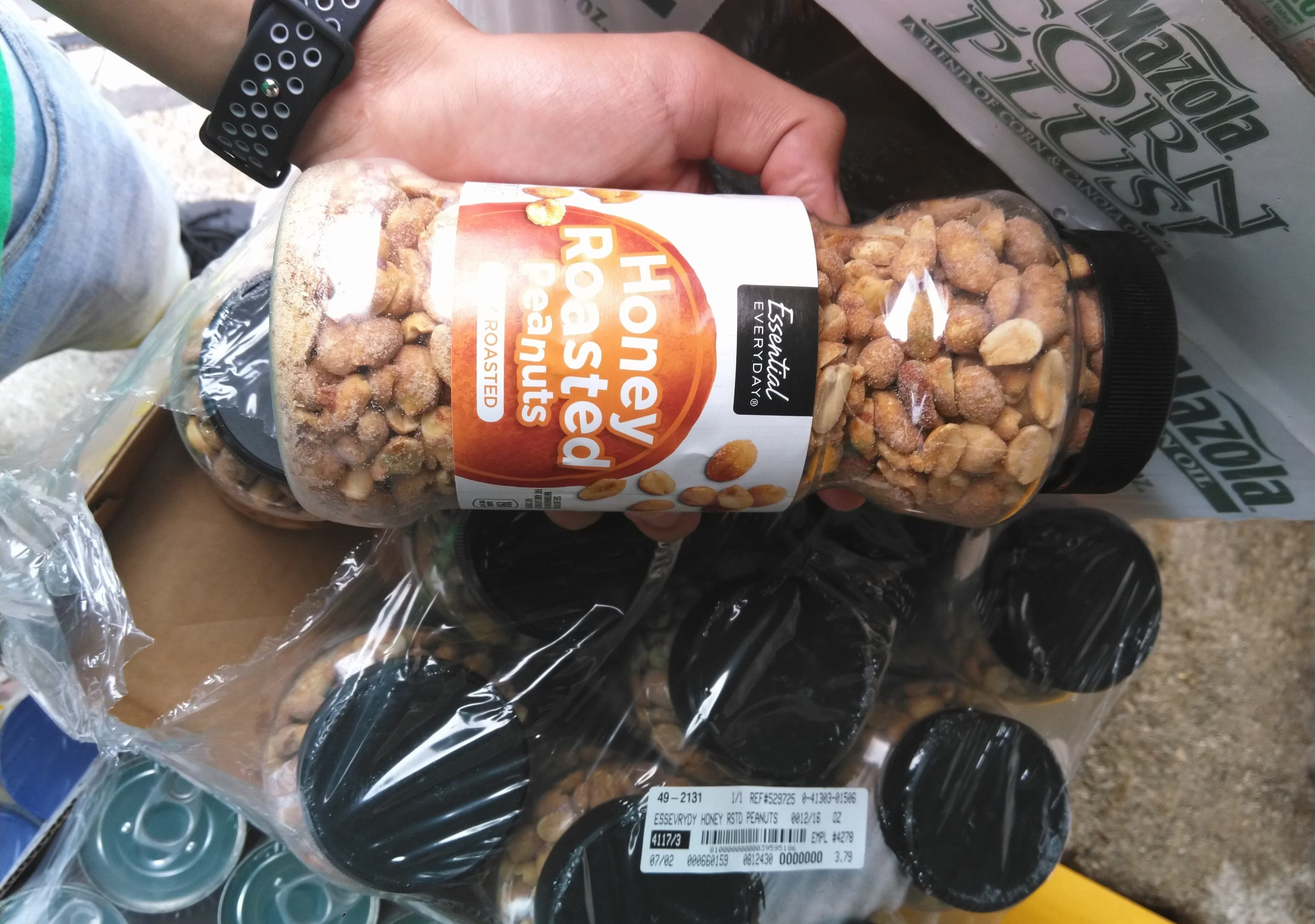 Essential Everyday Honey Roasted Peanuts packshot
