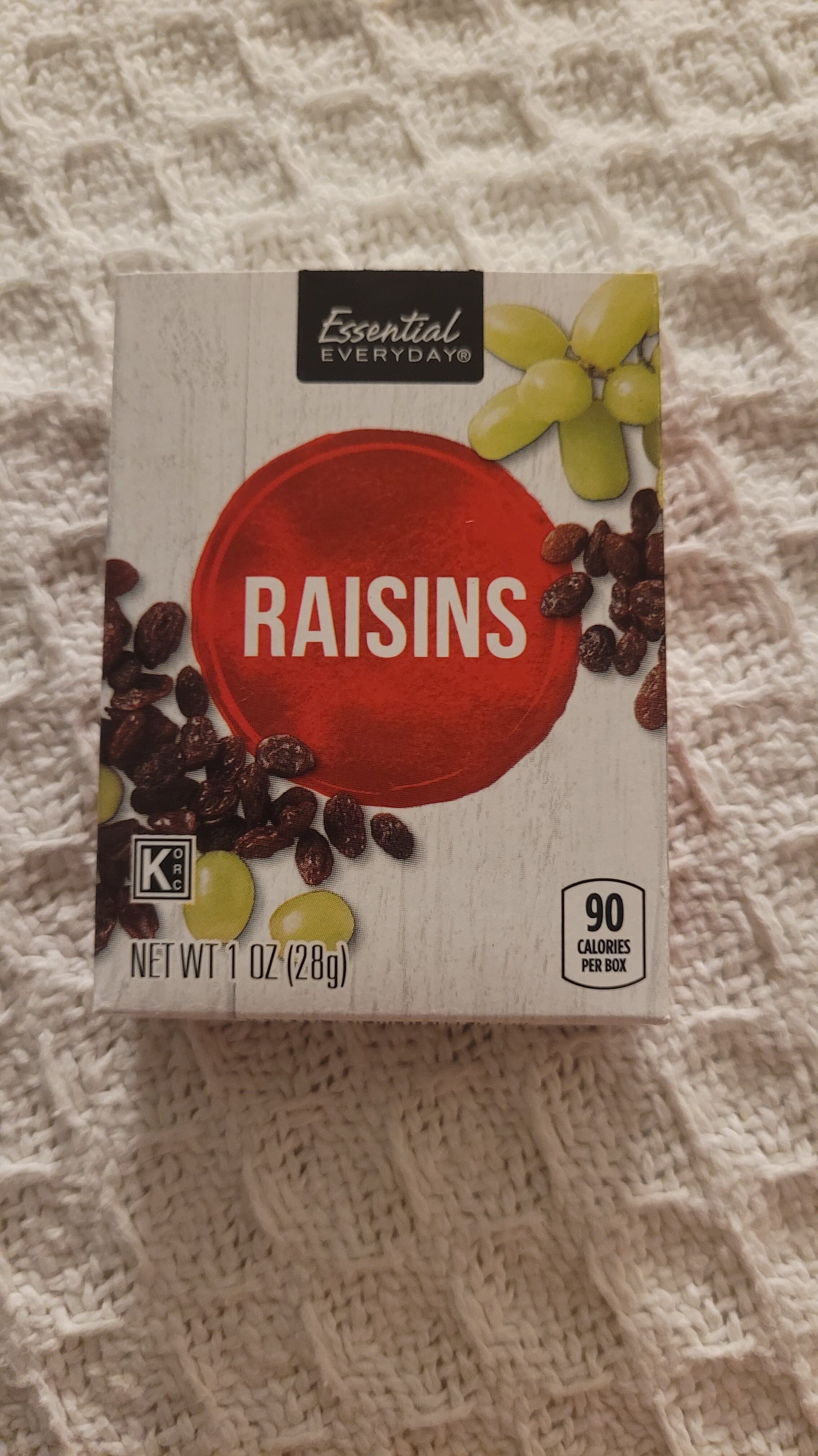 Essential Everyday Raisins packshot