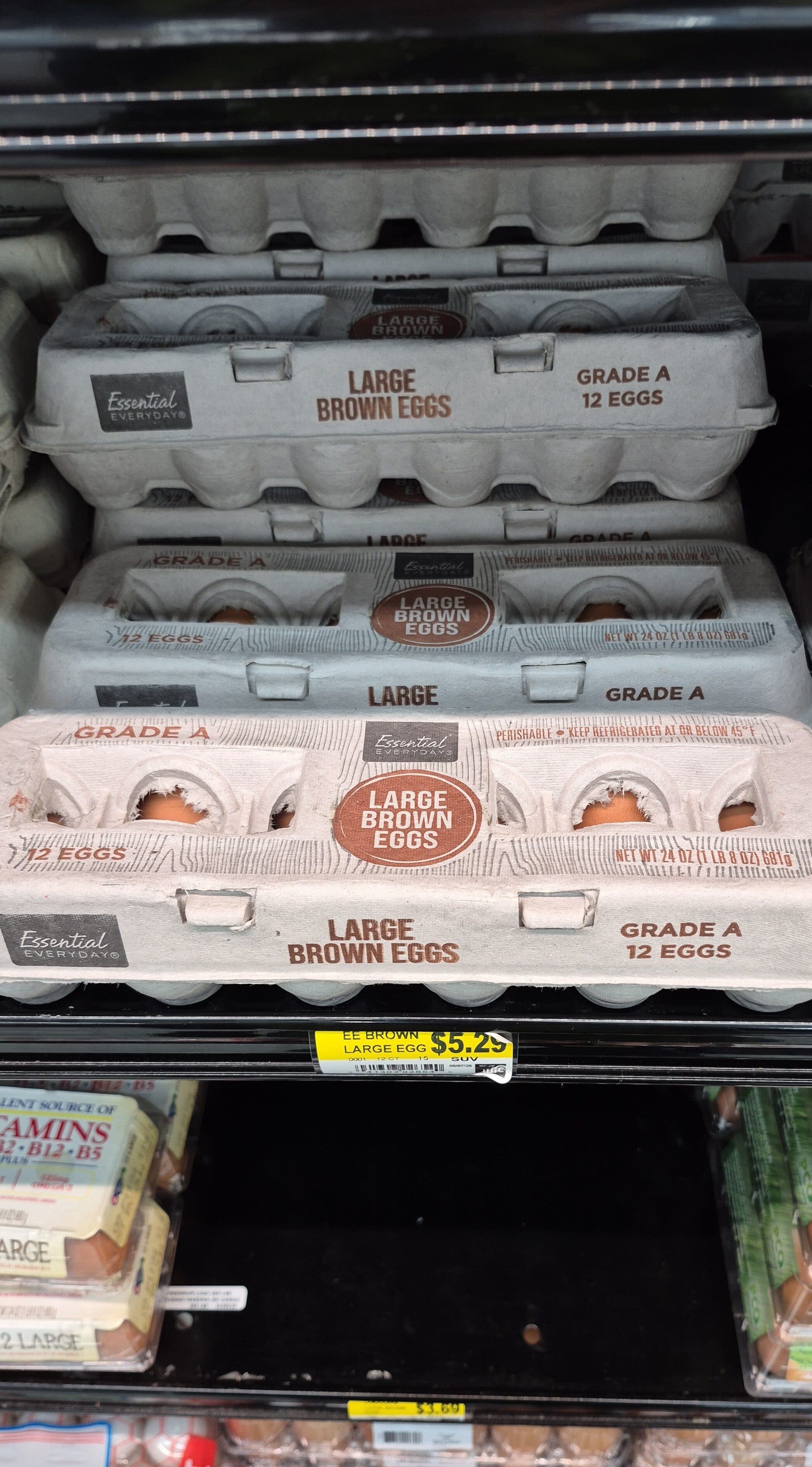 Essential Everyday Grade A Large Brow Fresh Eggs packshot