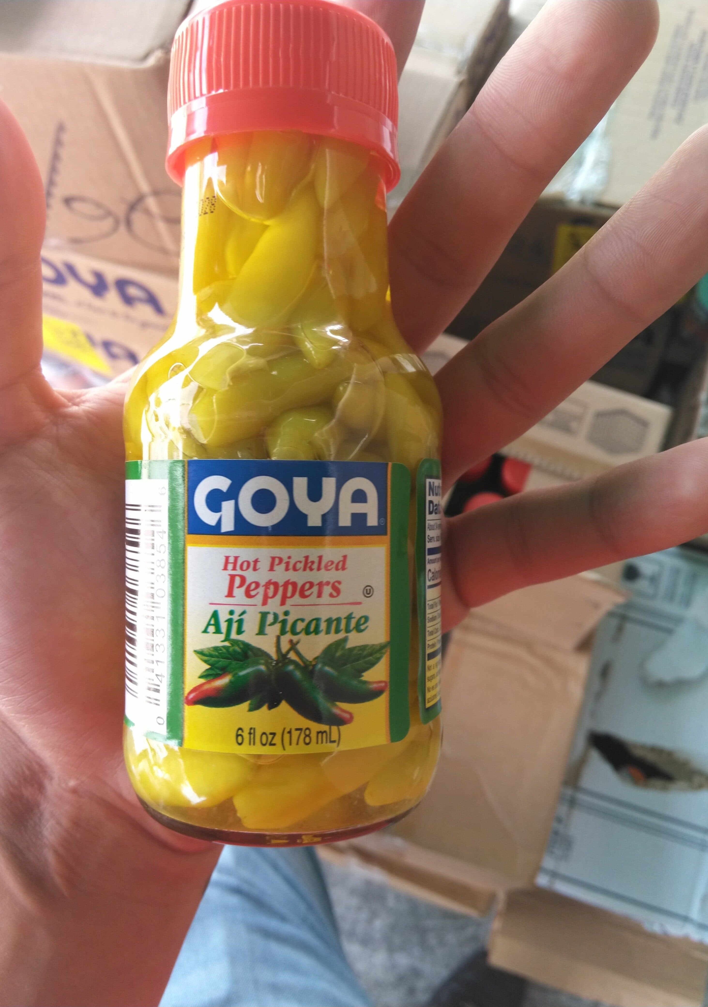 Goya Hot Pickled Peppers packshot