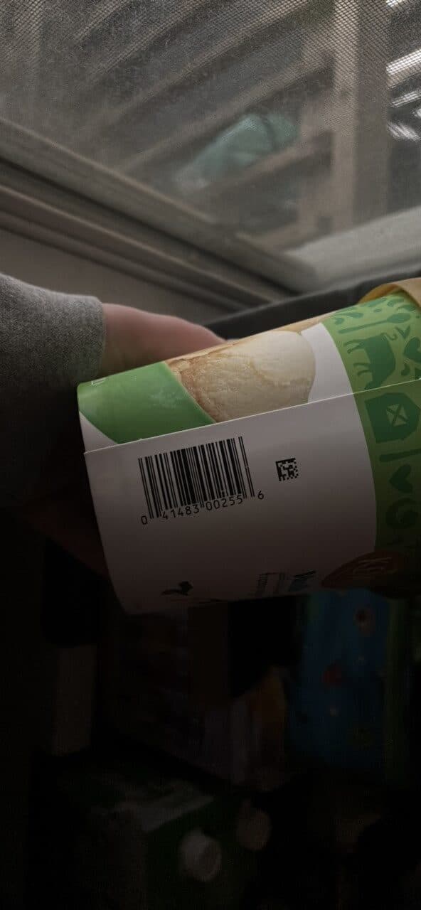 Kemps Vanilla artificially flavored frozen yogurt packshot