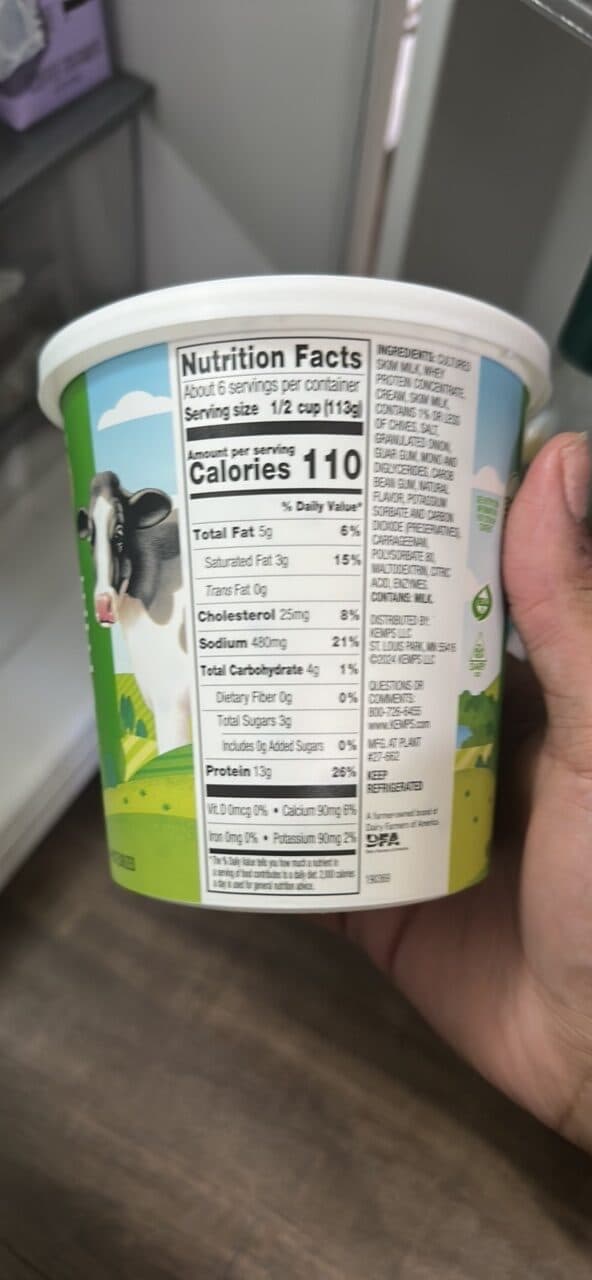 Kemps Mixed-In Cottage Cheese & Chives Small Curd packshot