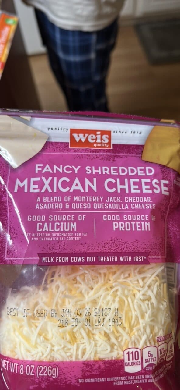 Weis Fancy Shredded Mexican Cheese packshot