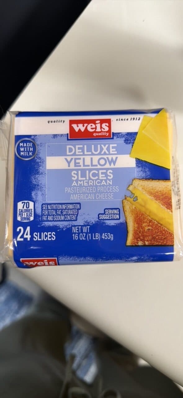 weis Deluxe Yellow Slices American Pasteurized Process American Cheese packshot