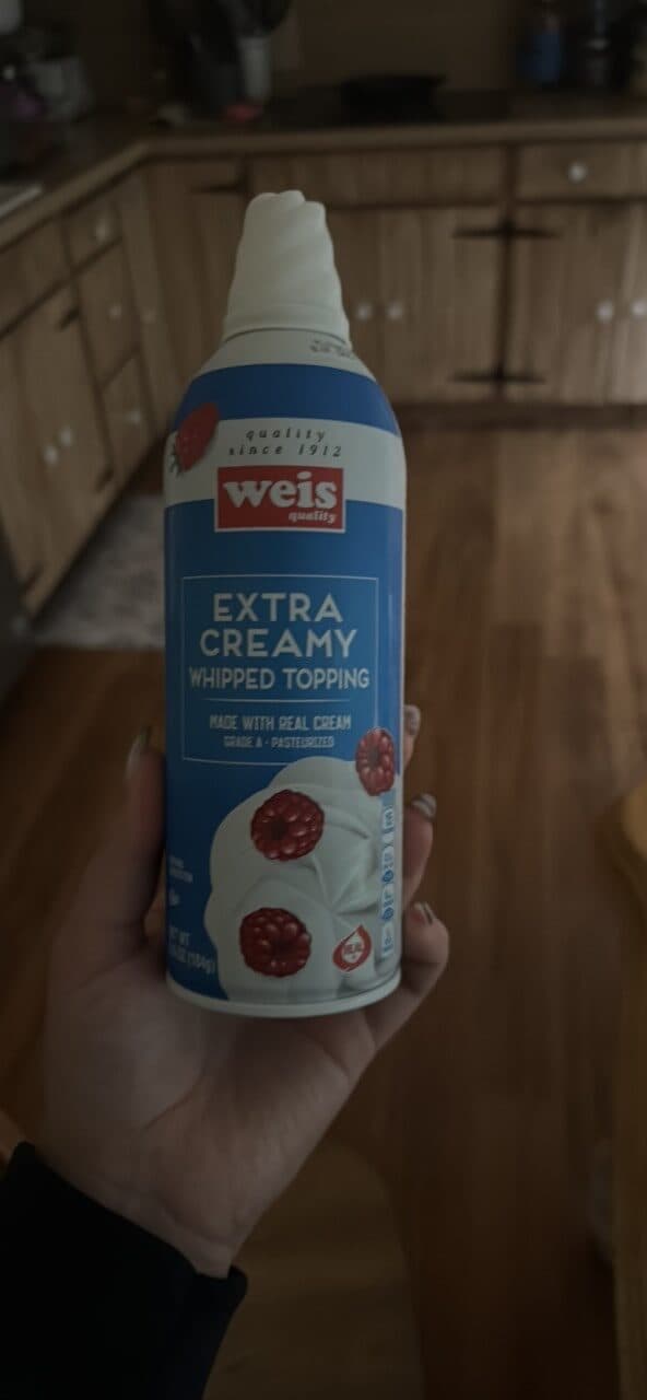 weis quality Extra Creamy Whipped Topping packshot