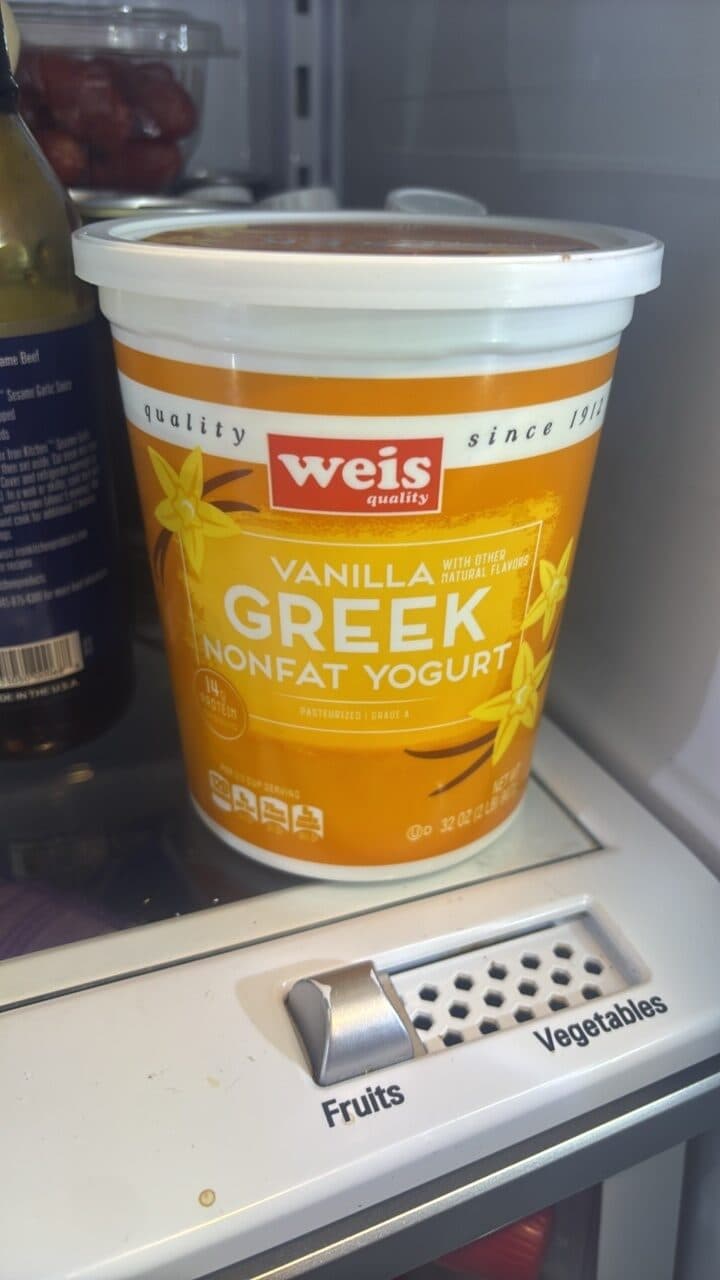 Weis Vanilla Greek Nonfat Yogurt packshot