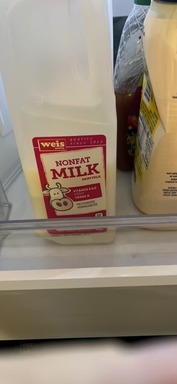 weis NONFAT MILK SKIM MILK packshot