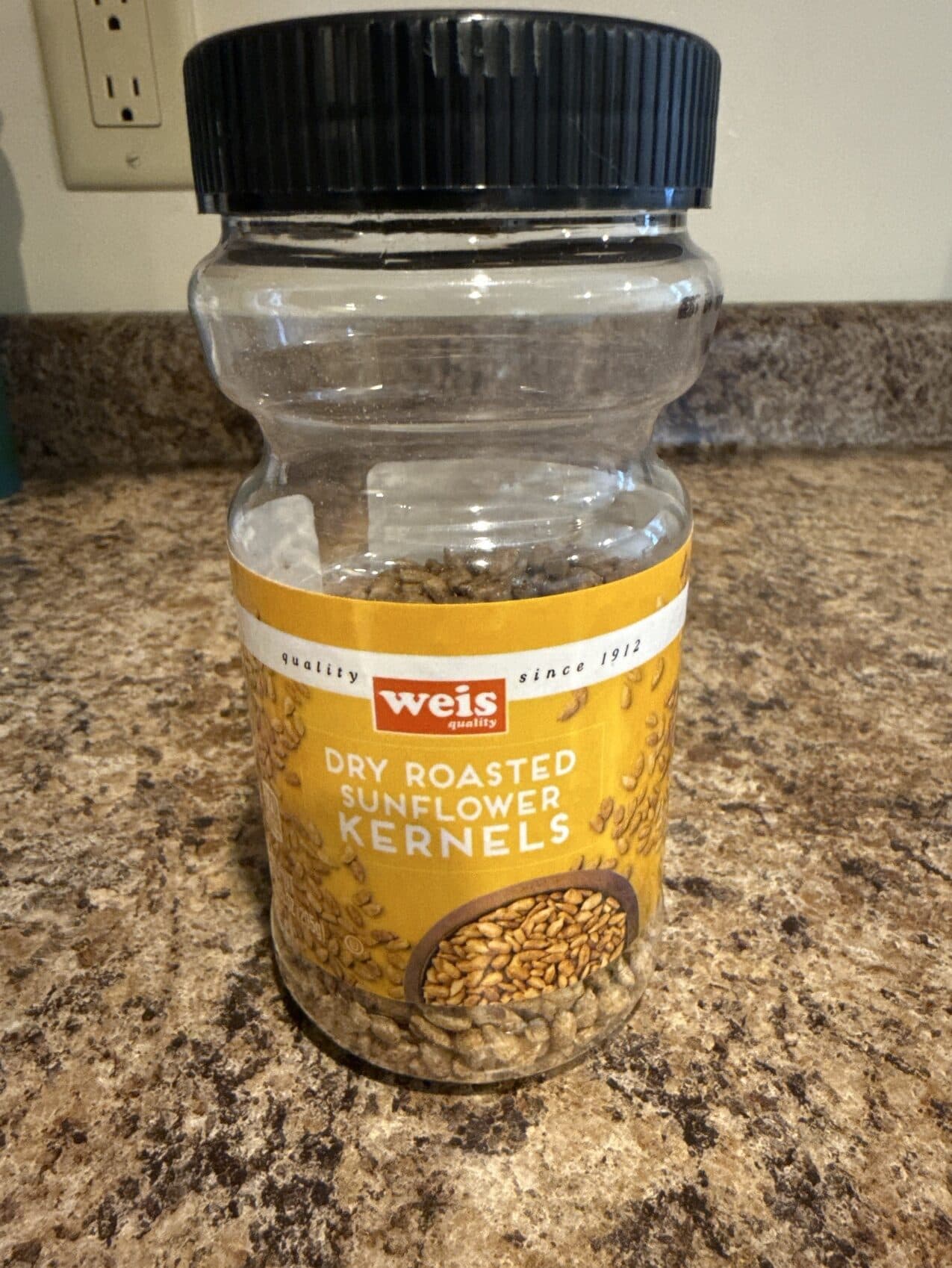Weis Quality Dry Roasted Sunflower Seeds packshot
