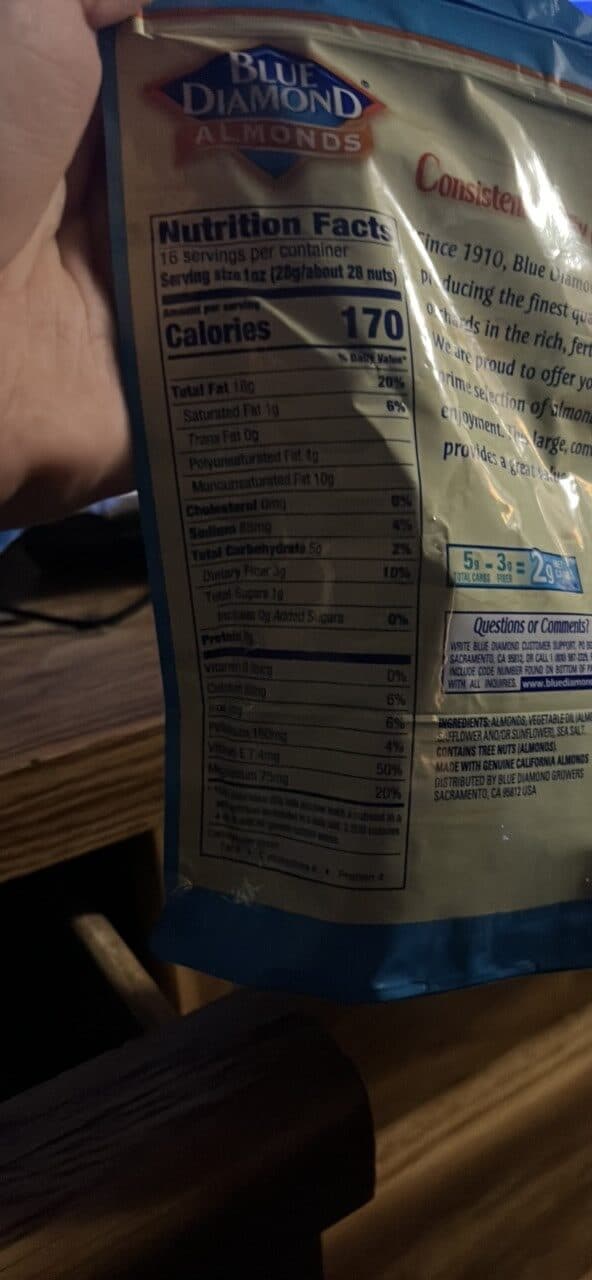 Blue Diamond Roasted Salted Almonds packshot