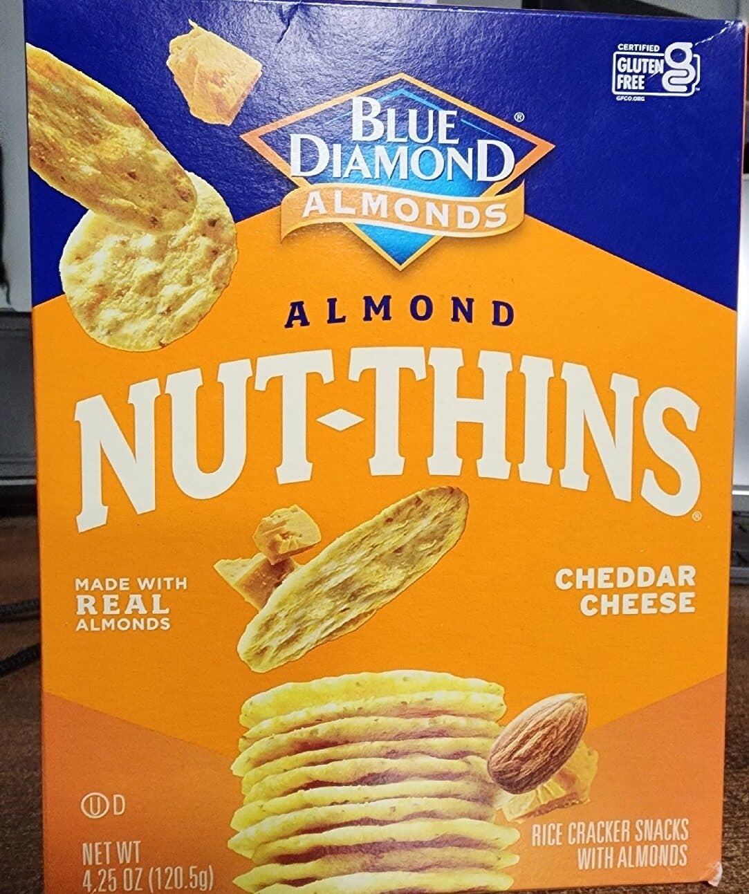 Blue Diamond Almonds Almond Nut-Thins Cheddar Cheese packshot