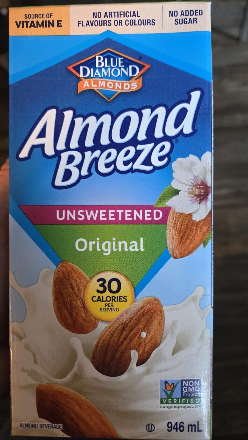 Blue Diamond Almonds Almond Breeze Unsweetened Original Almond Beverage packshot