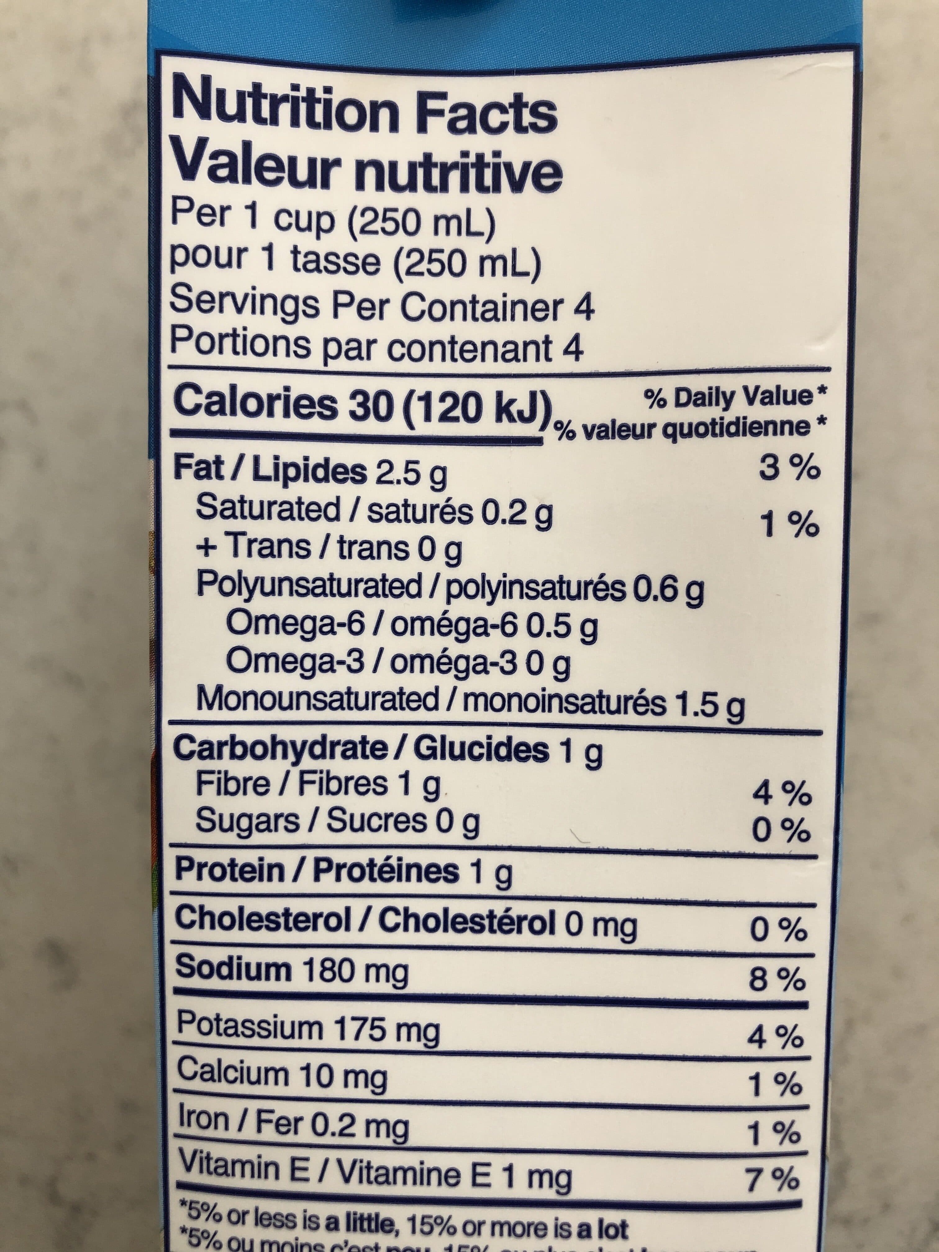 Blue Diamond Almonds Almond Breeze Unsweetened Original Almond Beverage packshot