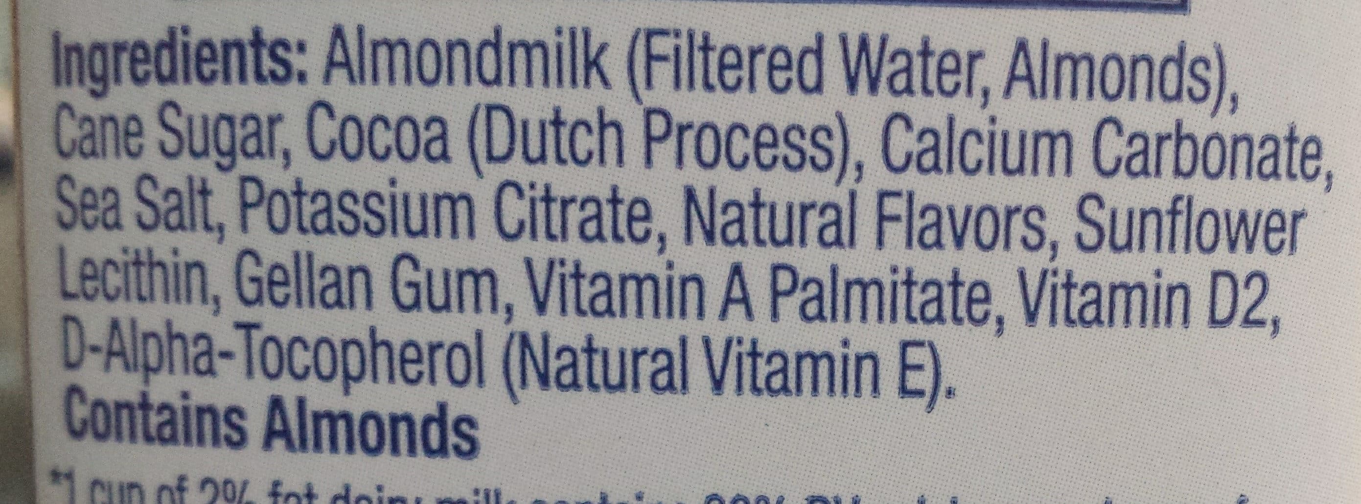 Blue Diamond Almonds Almond Breeze Almondmilk Chocolate Aseptic packshot