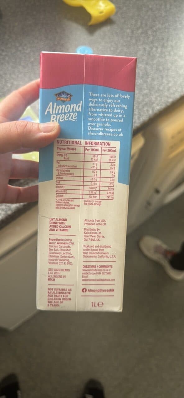 Blue Diamond Almonds Almond Breeze Unsweetened Low Fat Milk Alternative packshot