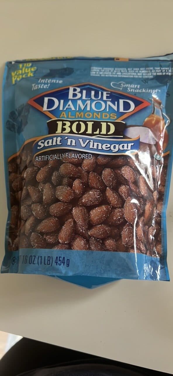 Blue Diamond salt 'n vinegar almonds packshot