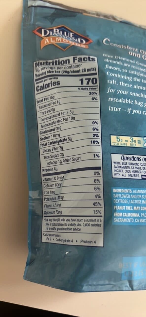 Blue Diamond salt 'n vinegar almonds packshot
