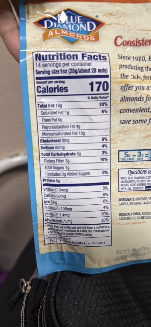 Blue Diamond Almonds Roasted Salted Almonds packshot