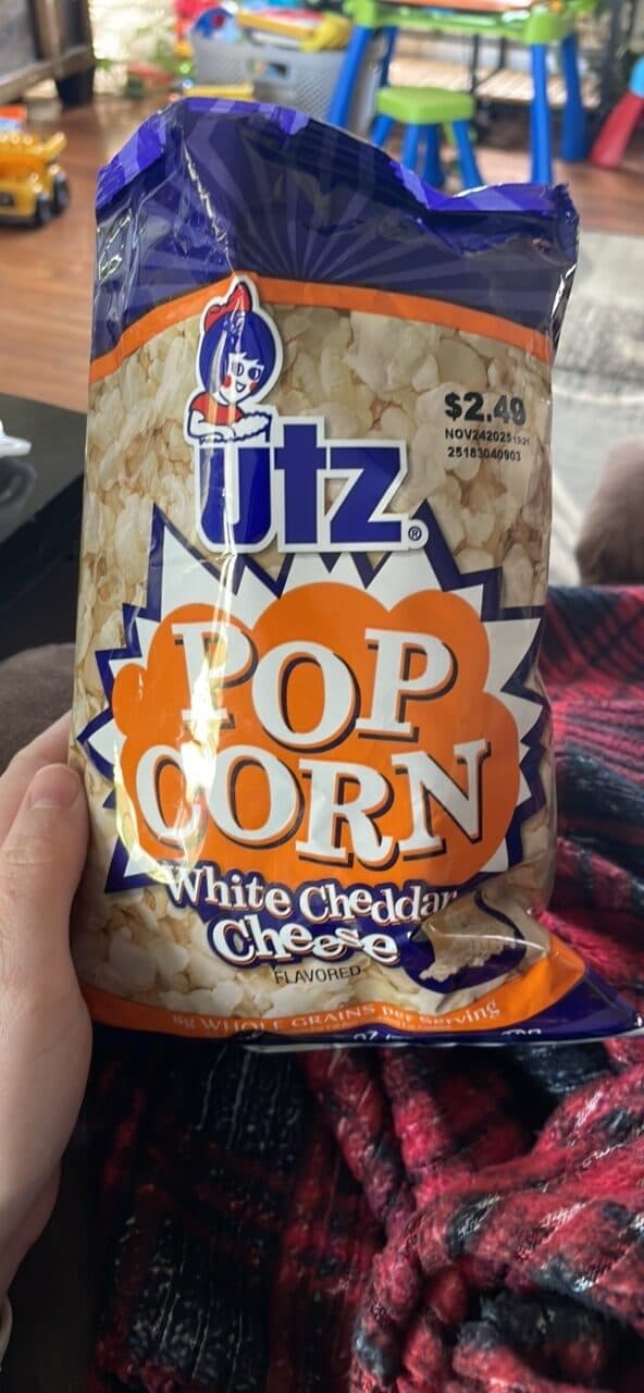 Utz Pop Corn White Cheddar Cheese Flavored packshot