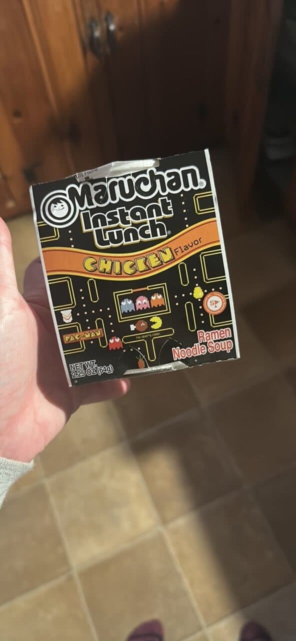 Maruchan Instant Lunch Ramen Noodle Soup chicken packshot