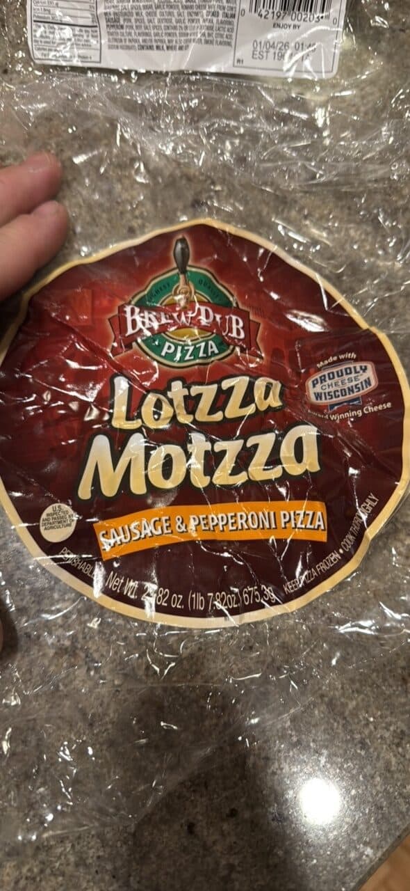 Brew Pub Lotzza Motzza Sausage & Pepperoni Pizza packshot