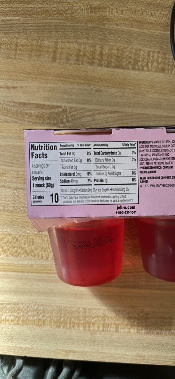 JELL-O strawberry gelatin snacks packshot