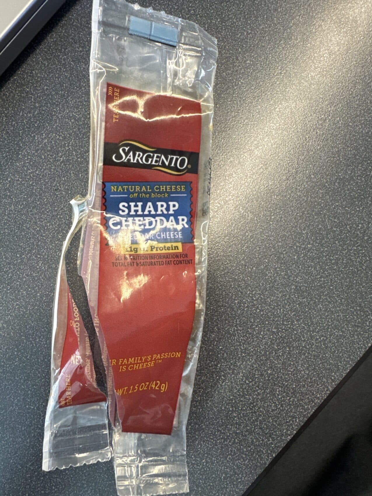 Sargento Sharp Cheddar Cheddar Cheese packshot
