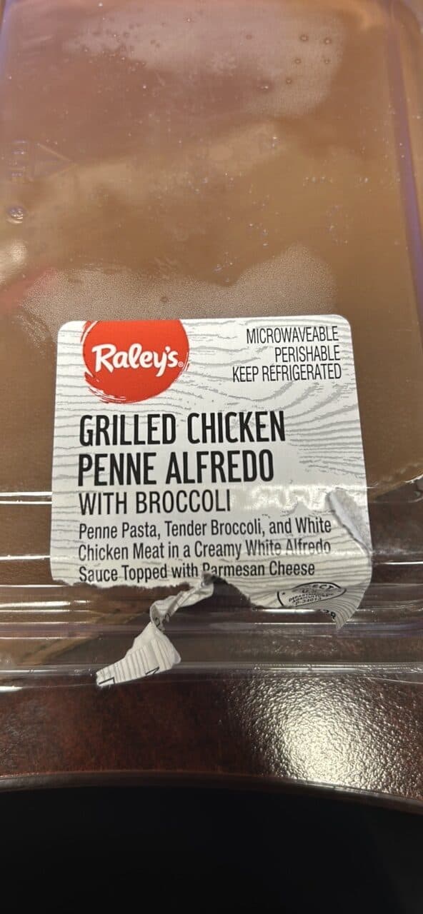 Raley's Grilled Chicken Penne Alfredo with Broccoli packshot