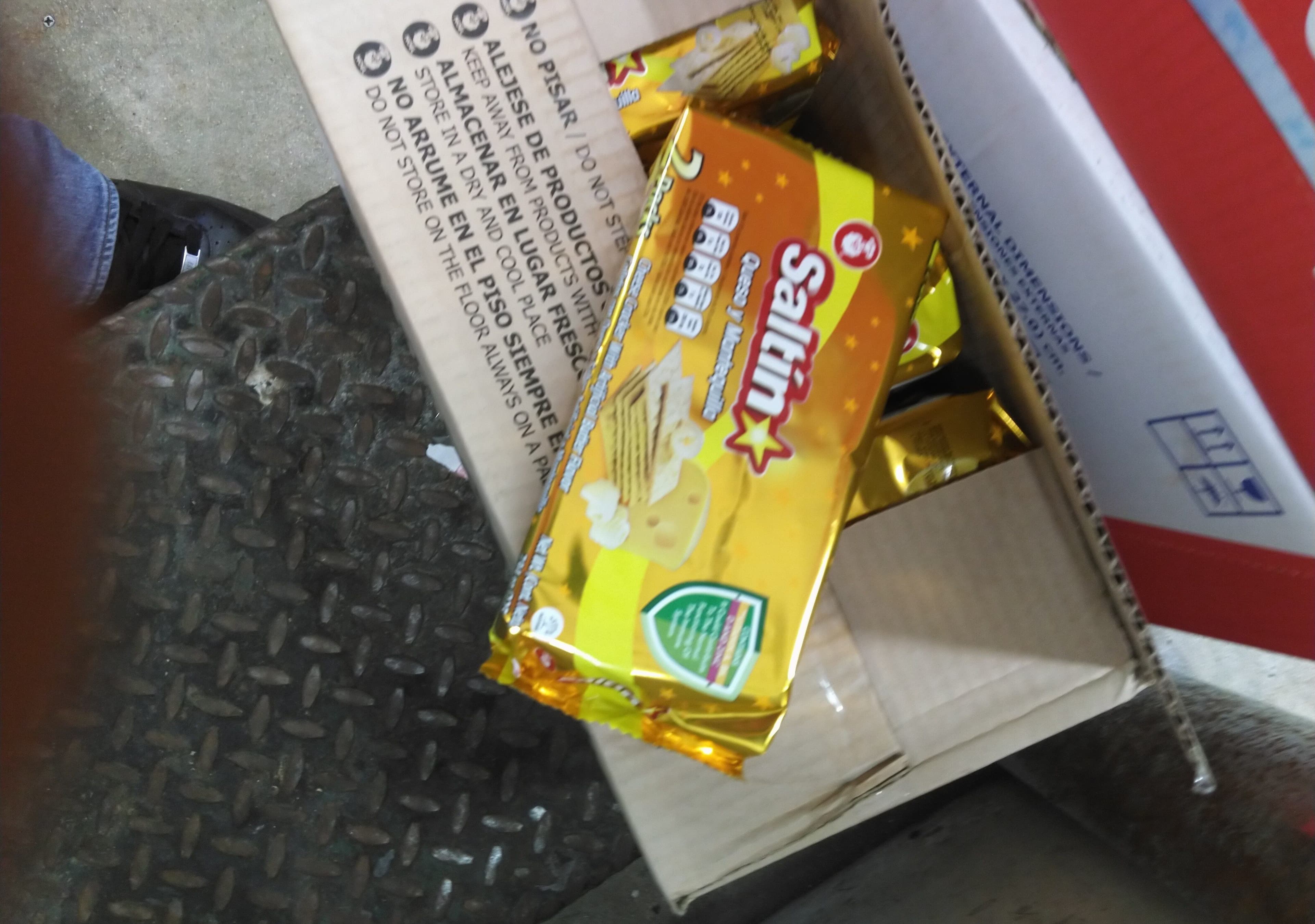Compania De Galletas Noel S.A.S. Crackers saltin queso y mantequilla packshot