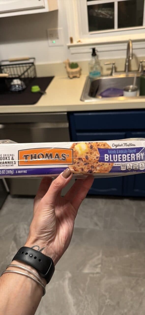 Thomas' English Muffins Blueberry packshot
