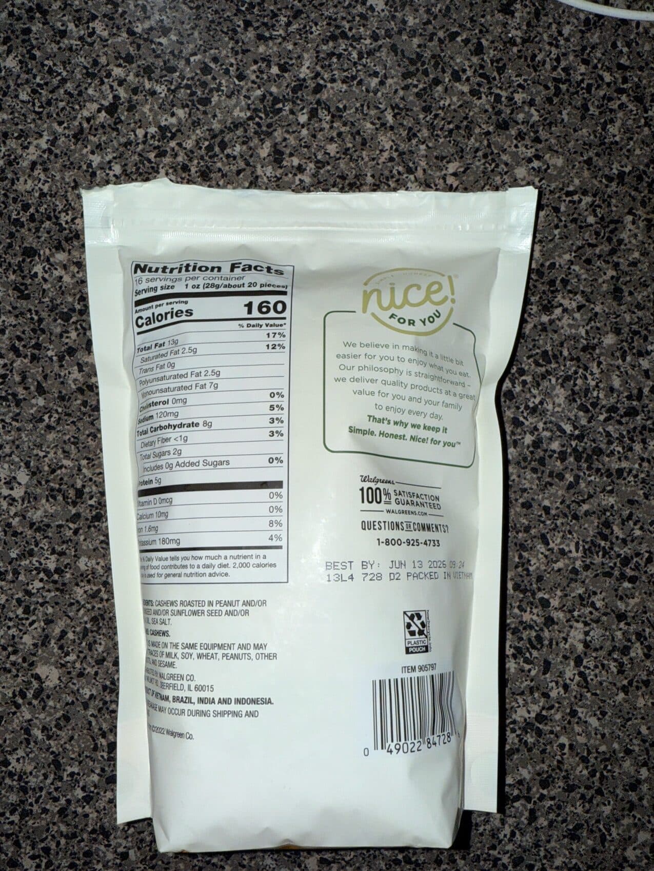 Nice! Roasted Whole Cashews packshot