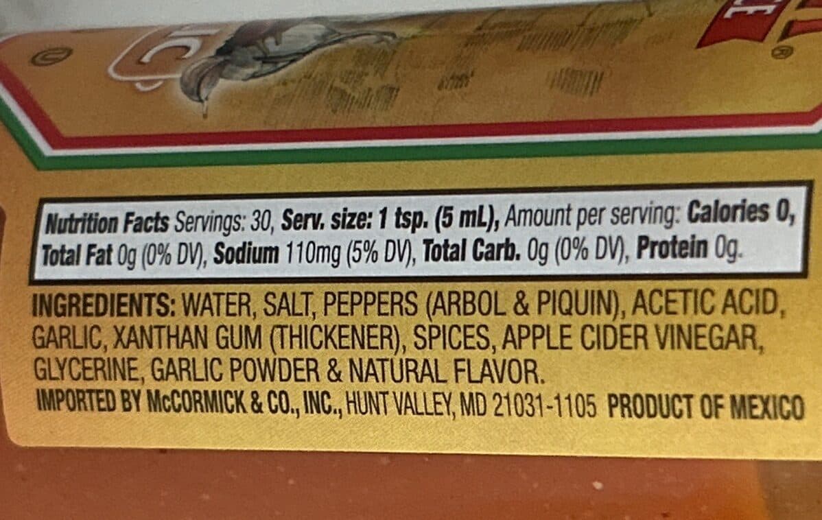 Grupo Cuervo S A Chili garlic hot sauce, chili garlic packshot