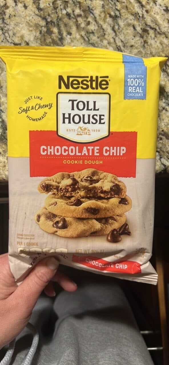 Nestle Toll House CHOCOLATE CHIP COOKIE DOUGH packshot