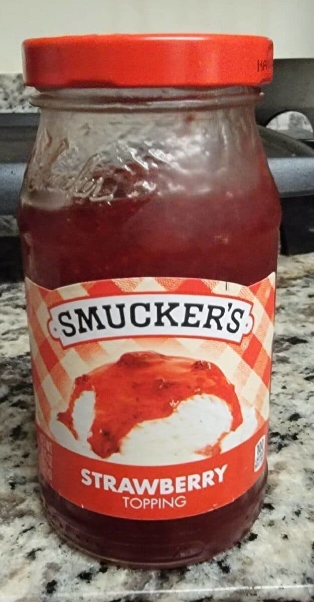 Smucker's Strawberry flavored topping packshot