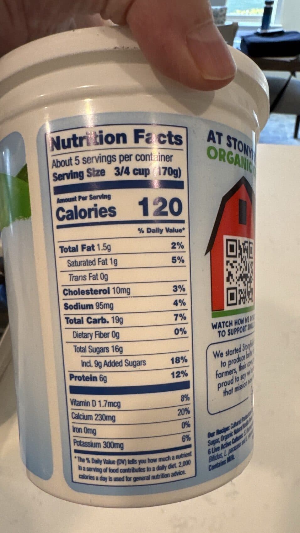 Stonyfield Organic Lowfat Yogurt packshot