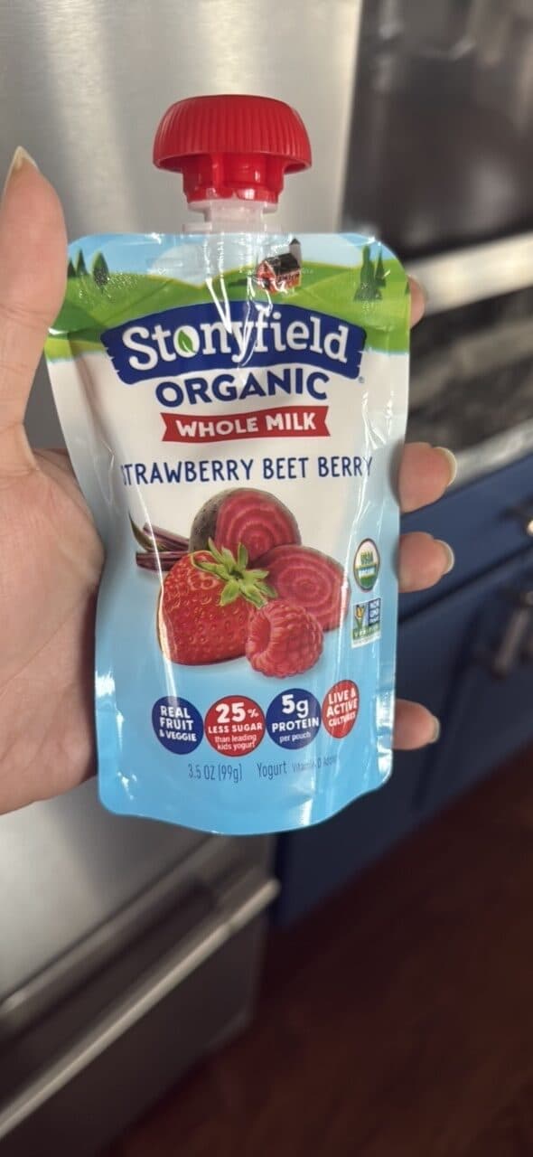 Stonyfield Organic STRAWBERRY BEET BERRY Yogurt packshot