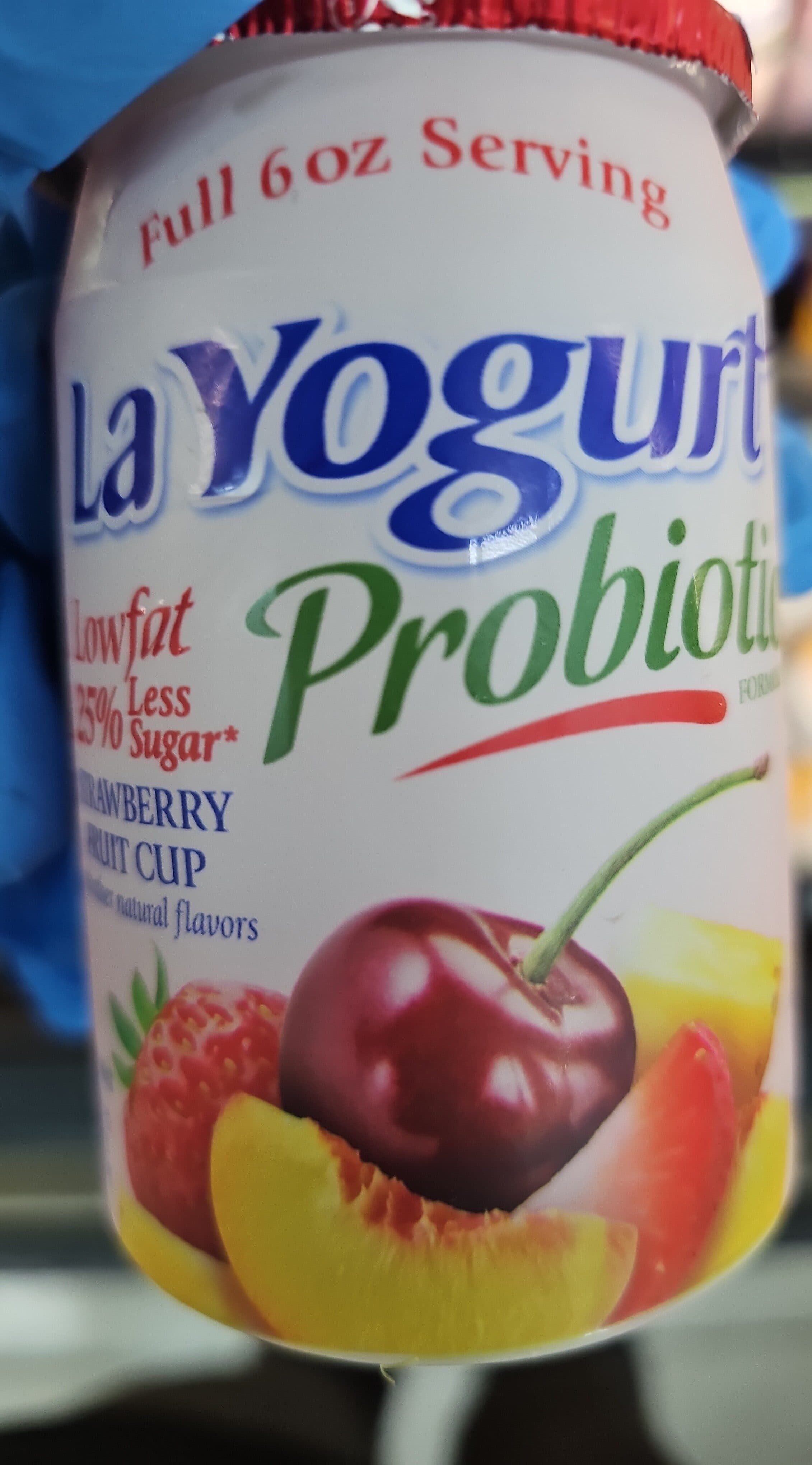La Yogurt La yogurt, original blended lowfat yogurt, strawberry fruit cup packshot