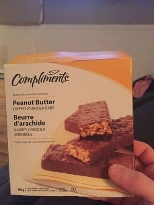 Compliments Peanut butter dipped granola bars packshot