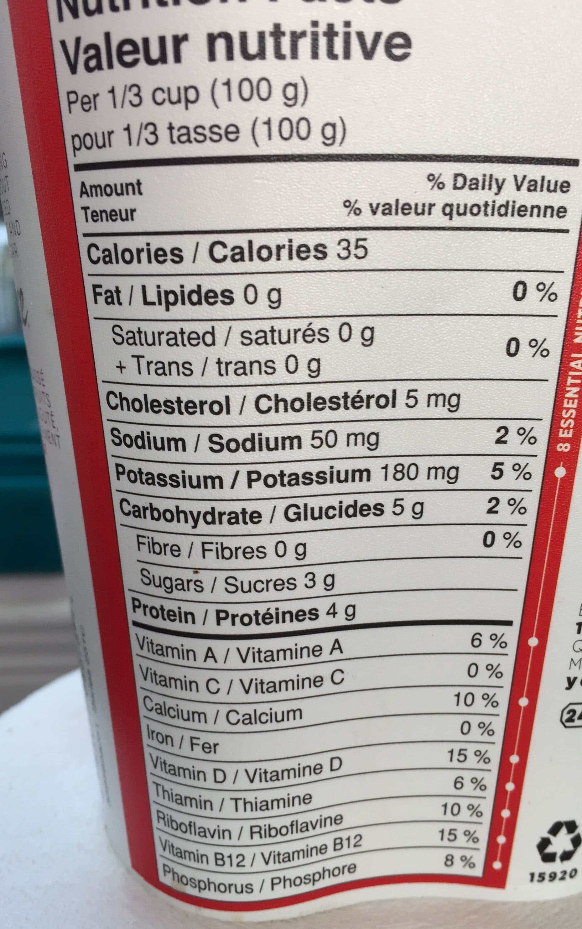 Yoplait Yogourt pêche - Source 0% M.G. packshot
