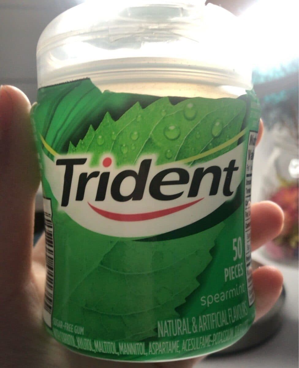 Trident Spearmint gum packshot