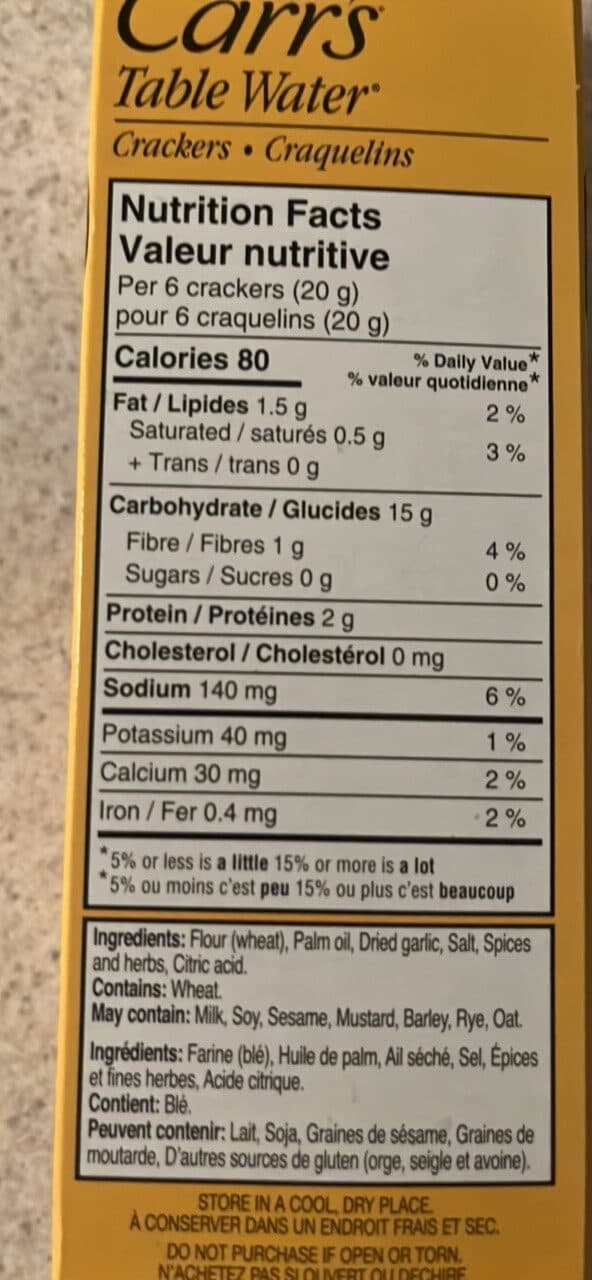 Carr's TABLE WATER CRACKERS ROASTED GARLIC & HERBS packshot
