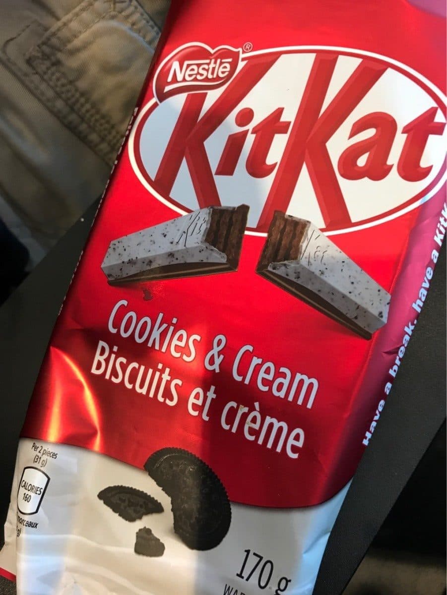 Nestlé Kit Kat Cookies & Cream packshot