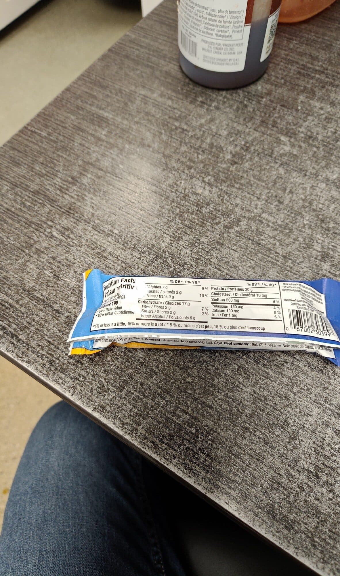 Pure protein Peanut butter protein bar packshot